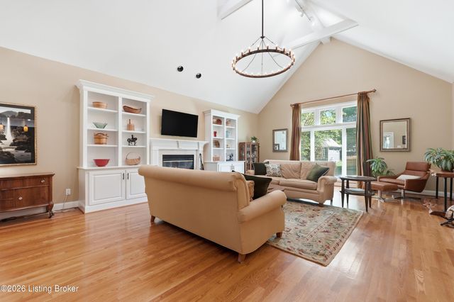 1112 Bentwood Place Ct, Louisville, KY 40207
