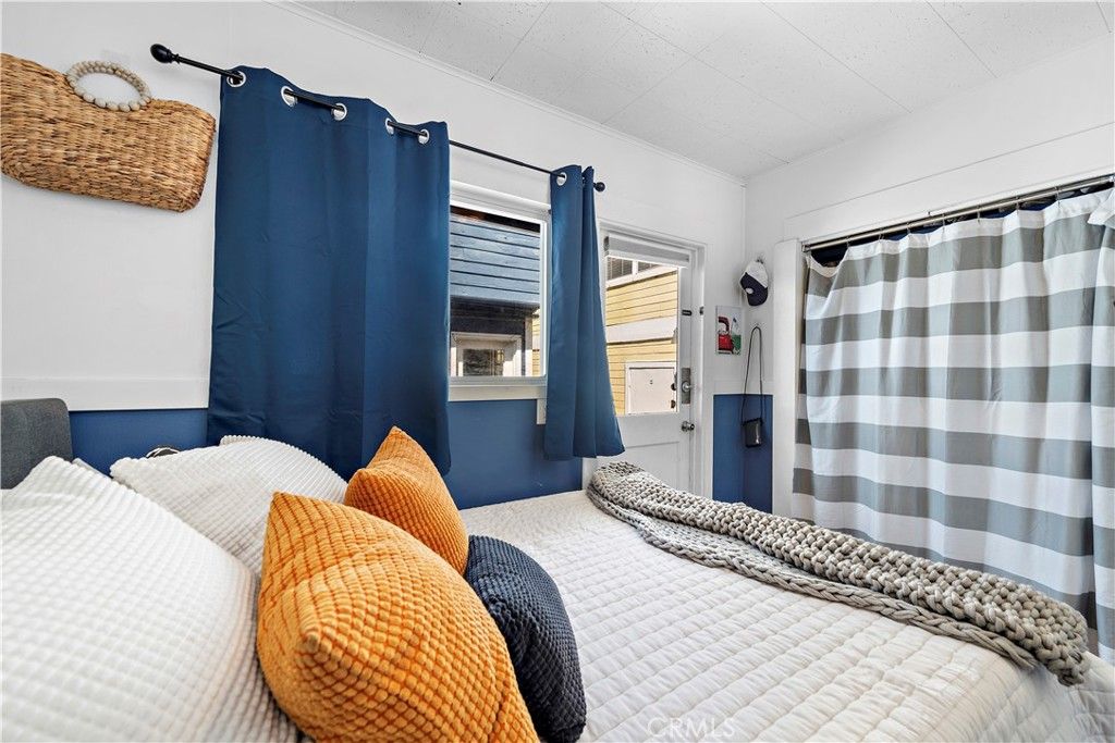 Image 11 of property listing at 121 30th Street, Newport Beach, CA 92663