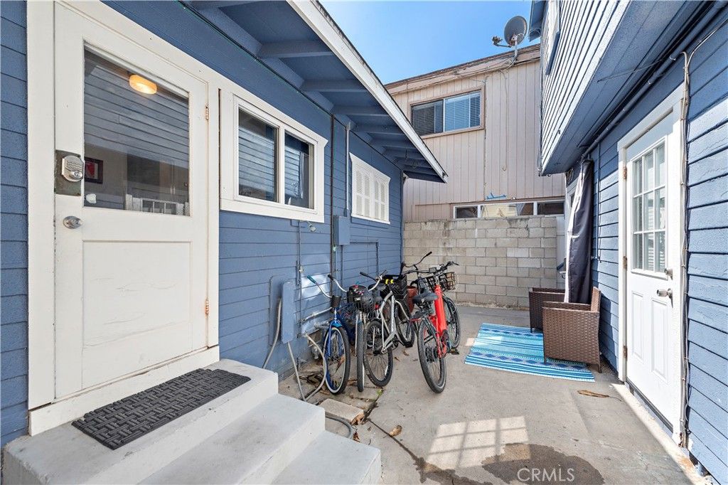 Image 16 of property listing at 121 30th Street, Newport Beach, CA 92663
