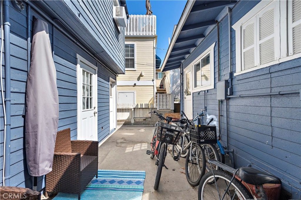 Image 17 of property listing at 121 30th Street, Newport Beach, CA 92663