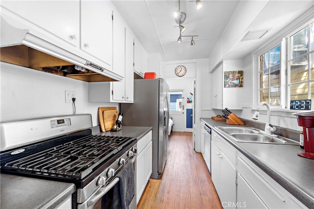 Image 21 of property listing at 121 30th Street, Newport Beach, CA 92663