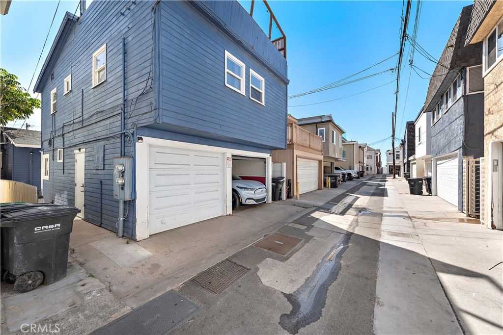 Image 28 of property listing at 121 30th Street, Newport Beach, CA 92663