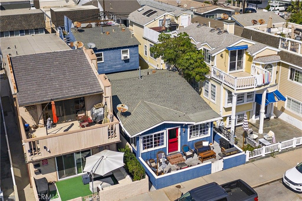 Image 29 of property listing at 121 30th Street, Newport Beach, CA 92663