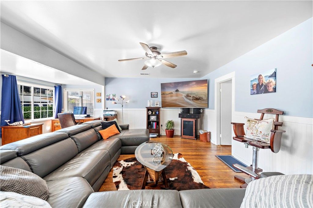 Image 4 of property listing at 121 30th Street, Newport Beach, CA 92663