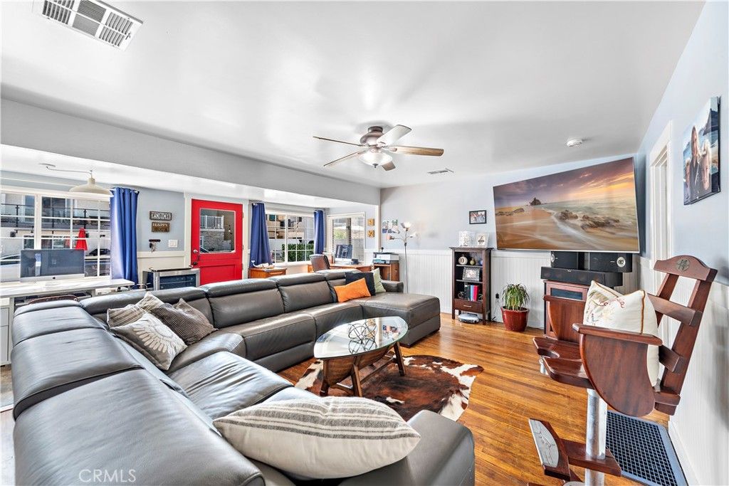 Image 7 of property listing at 121 30th Street, Newport Beach, CA 92663