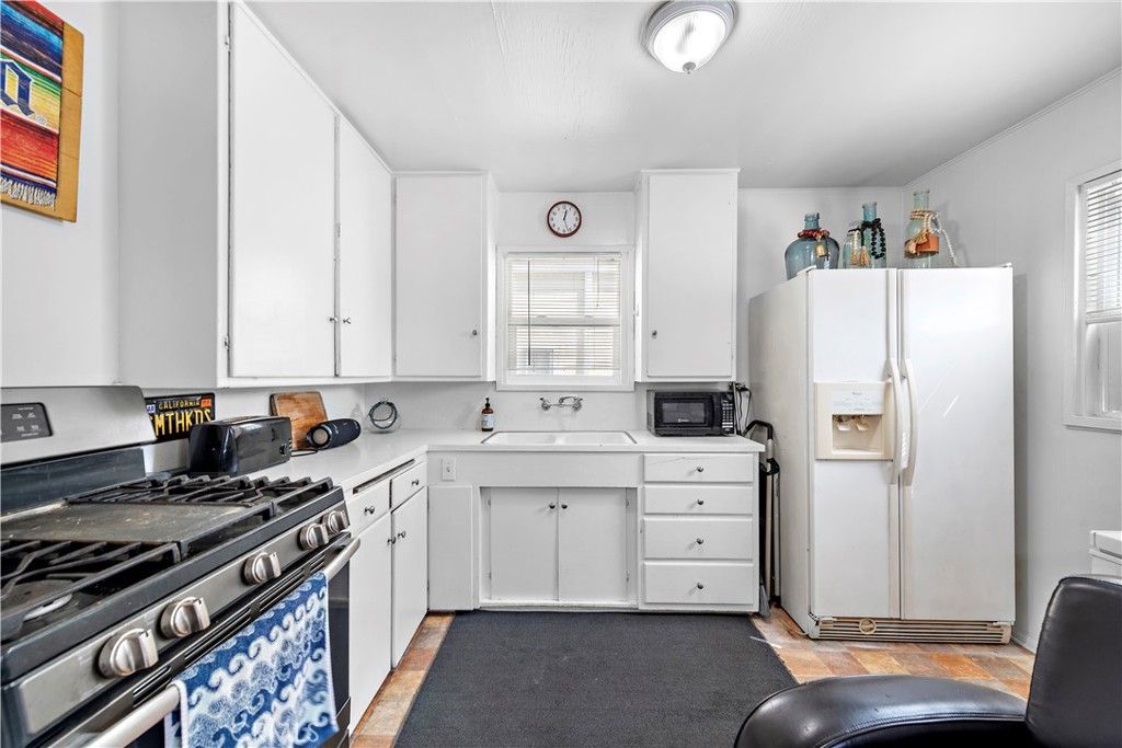 Image 8 of property listing at 121 30th Street, Newport Beach, CA 92663