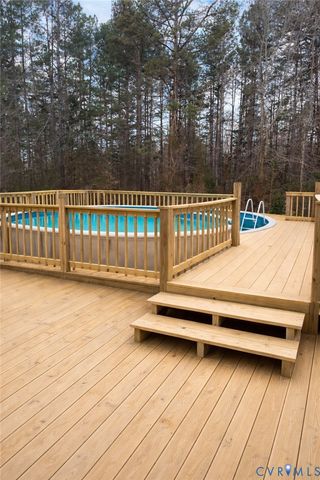 10 Rhodes Ln, Cartersville, VA 23027