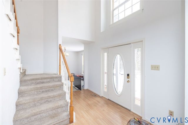 10 Rhodes Ln, Cartersville, VA 23027