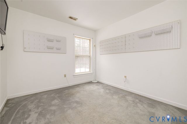 10 Rhodes Ln, Cartersville, VA 23027