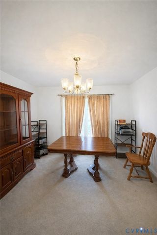 10 Rhodes Ln, Cartersville, VA 23027