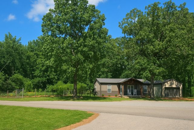 339 Flatwoods School Rd, Linden, TN 37096