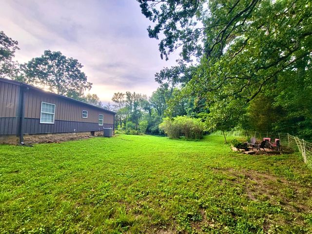 339 Flatwoods School Rd, Linden, TN 37096