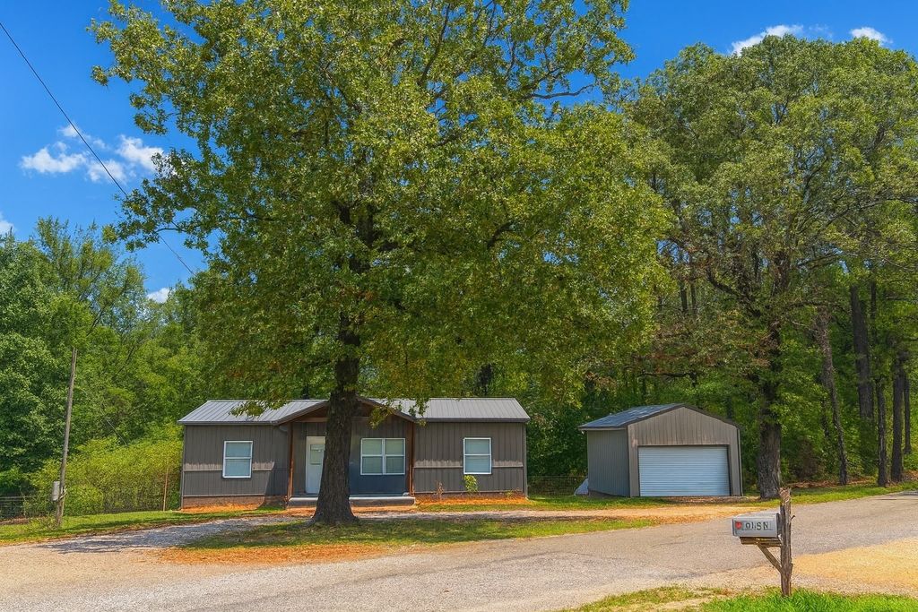 339 Flatwoods School Rd, Linden, TN 37096