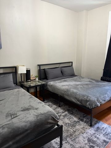 441 E 42nd Street, Chicago, IL 60653