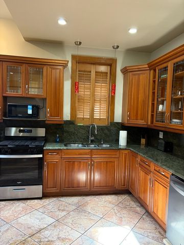 441 E 42nd Street, Chicago, IL 60653