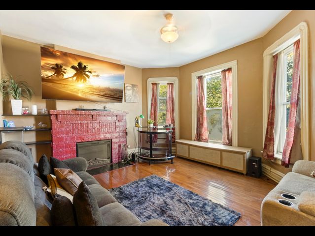 441 E 42nd Street, Chicago, IL 60653