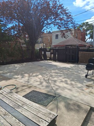 441 E 42nd Street, Chicago, IL 60653