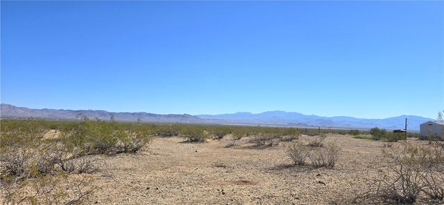 2320 S Cowlic Road, Golden Valley, AZ 86413