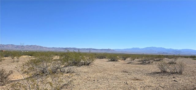 2320 S Cowlic Road, Golden Valley, AZ 86413