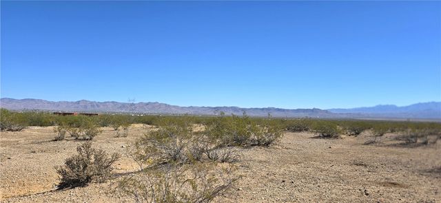 2320 S Cowlic Road, Golden Valley, AZ 86413