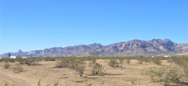 2320 S Cowlic Road, Golden Valley, AZ 86413