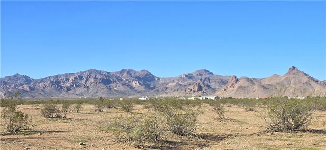 2320 S Cowlic Road, Golden Valley, AZ 86413