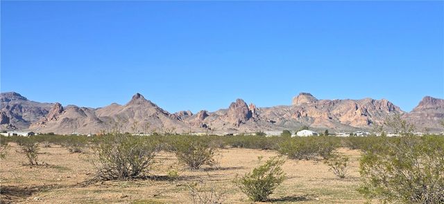 2320 S Cowlic Road, Golden Valley, AZ 86413