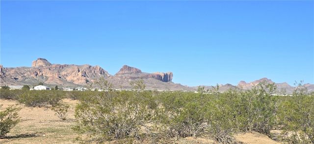 2320 S Cowlic Road, Golden Valley, AZ 86413