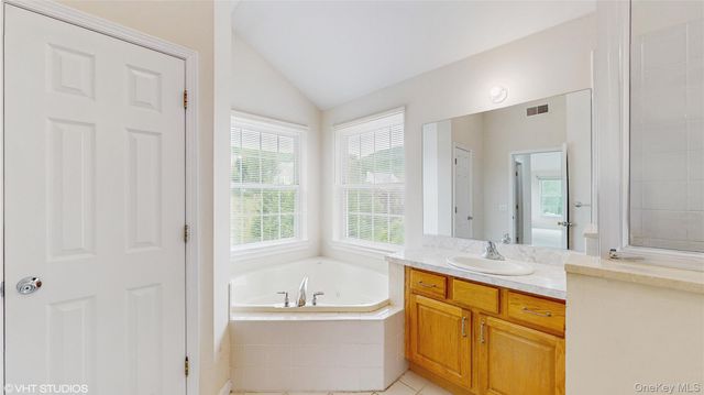 3 Caledonia Circle, Highland Mills, NY 10930