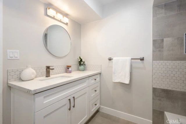 3139 E Chapman 5A, Orange, CA 92869