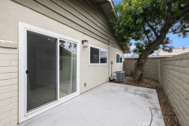 3139 E Chapman 5A, Orange, CA 92869