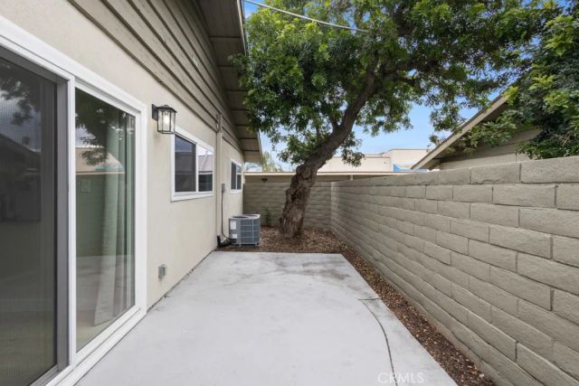 3139 E Chapman 5A, Orange, CA 92869
