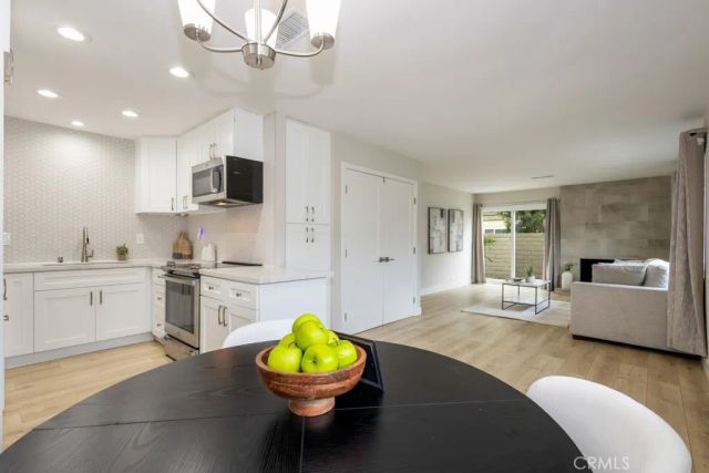 3139 E Chapman 5A, Orange, CA 92869