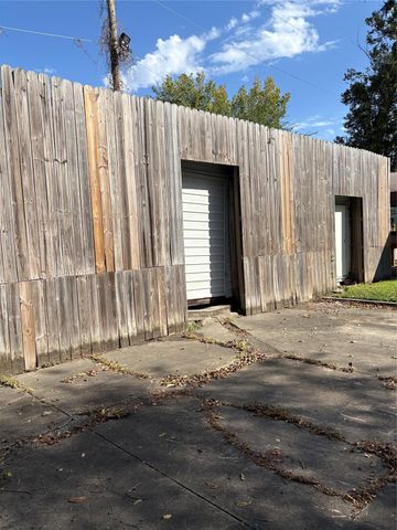 2444 Broadway Street, Beaumont, TX 77702