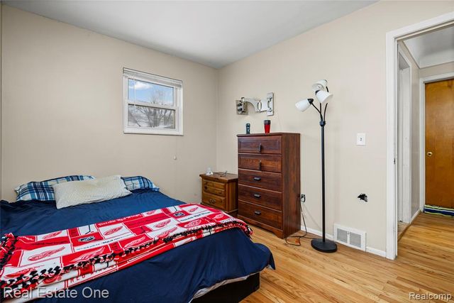 22720 Furton Street, Saint Clair Shores, MI 48082