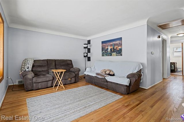 22720 Furton Street, Saint Clair Shores, MI 48082