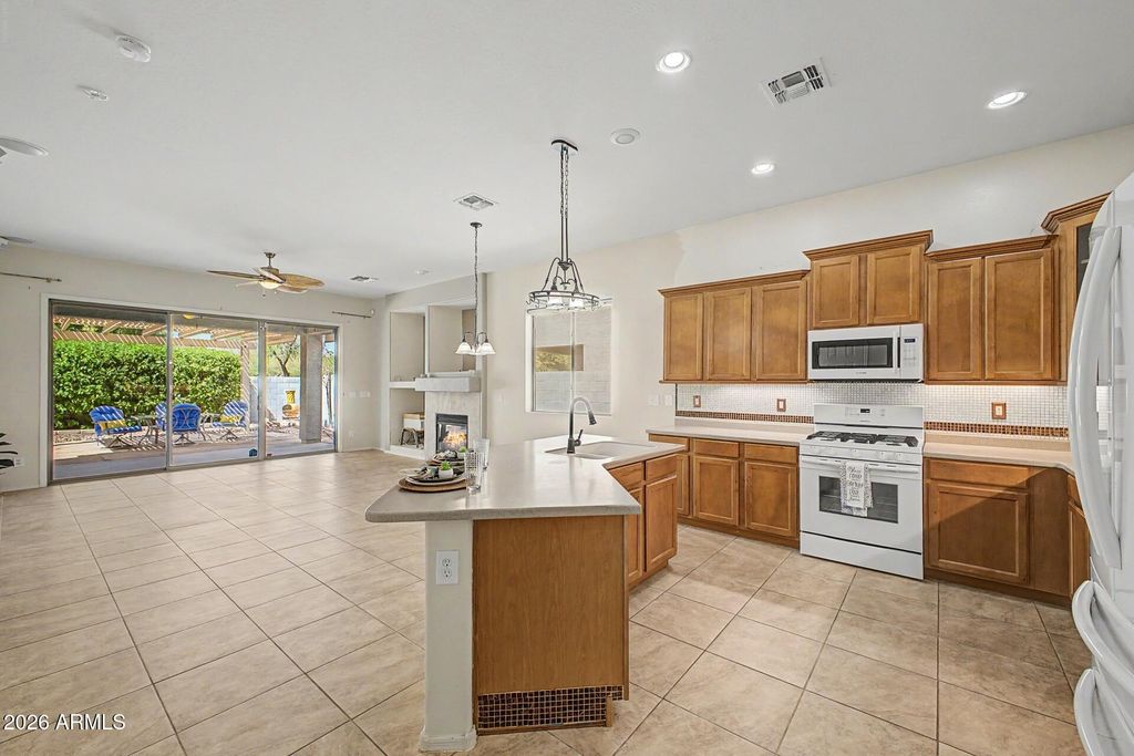 13570 W CARIBBEAN Lane, Surprise, AZ 85379 — photo 5