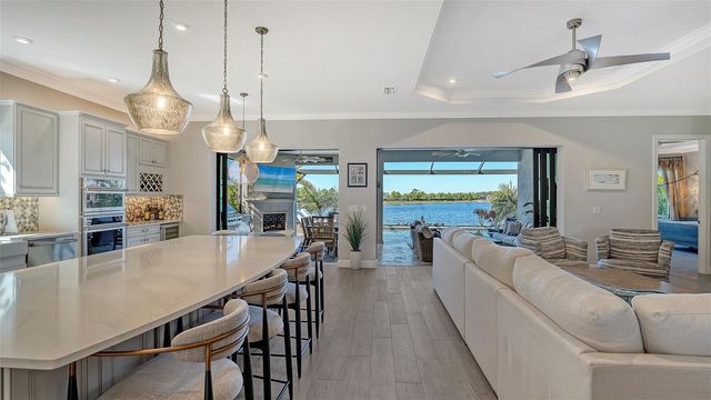 10529 WICKER PARK PLACE, Palmetto, FL 34221