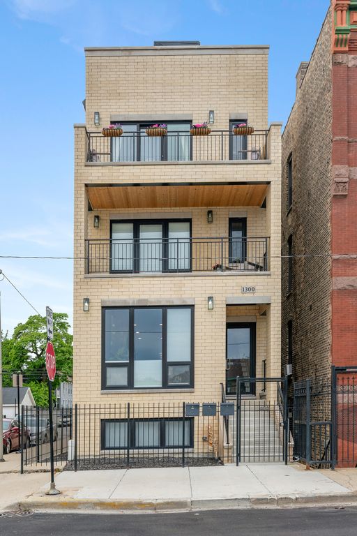 1300 N Cleaver Street 2, Chicago, IL 60642