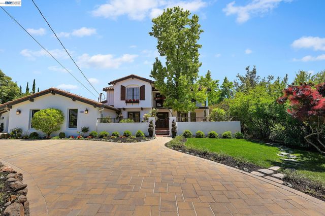 252 Livorna Heights Road, Alamo, CA 94507