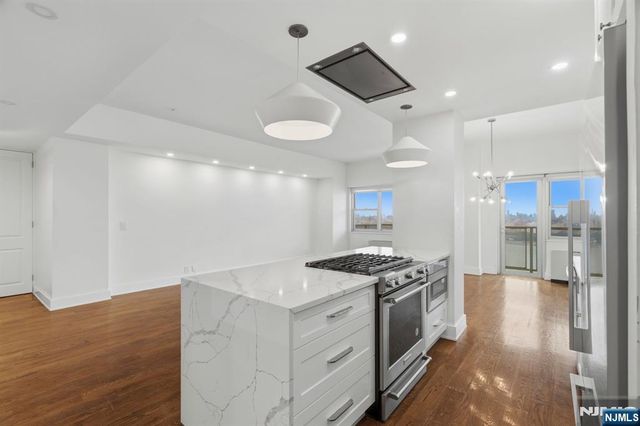 6600 Boulevard East 23D, West New York, NJ 07093