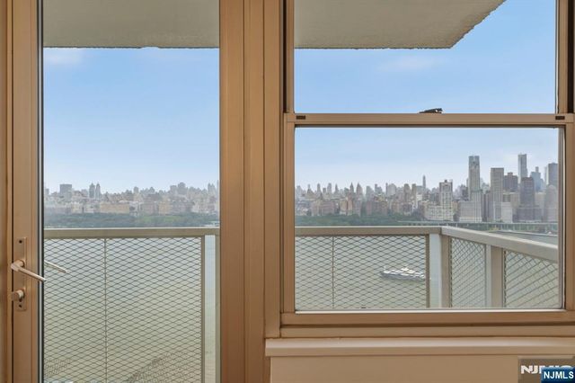 6600 Boulevard East 23D, West New York, NJ 07093