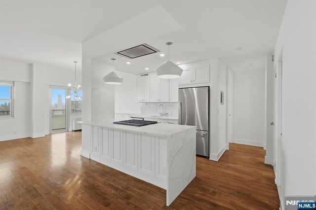 6600 Boulevard East 23D, West New York, NJ 07093