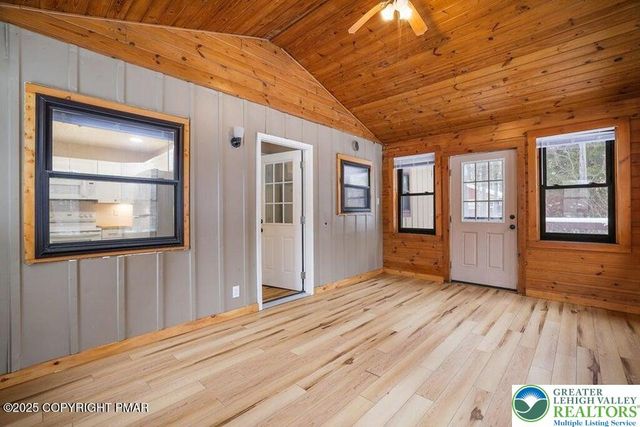 3280 Red Run Road, Coolbaugh Twp, PA 18346