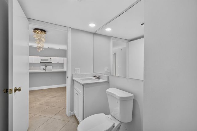185 Charter Way, West Palm Beach, FL 33407