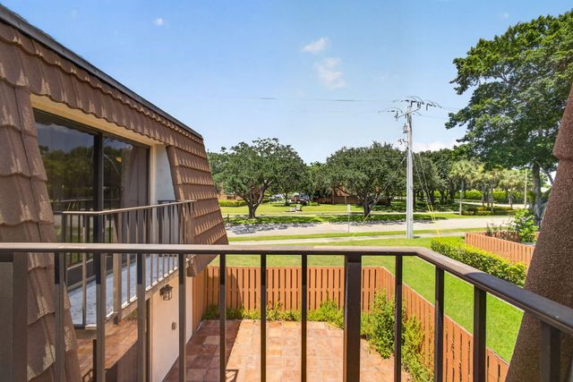 185 Charter Way, West Palm Beach, FL 33407