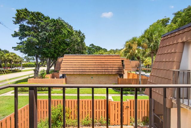 185 Charter Way, West Palm Beach, FL 33407