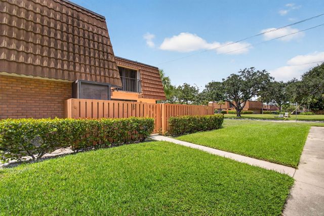 185 Charter Way, West Palm Beach, FL 33407
