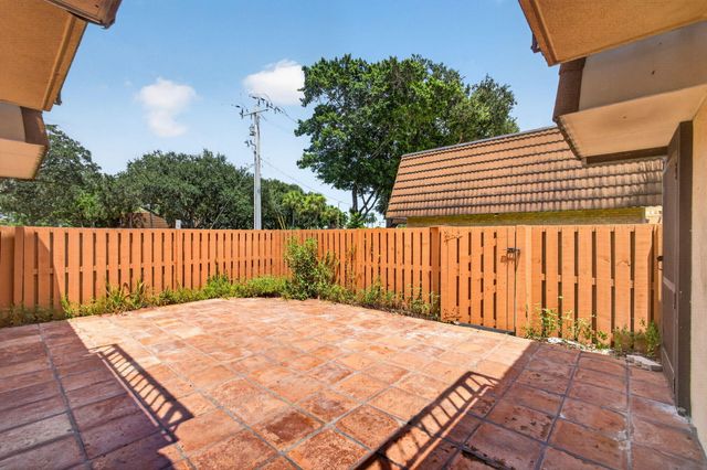 185 Charter Way, West Palm Beach, FL 33407