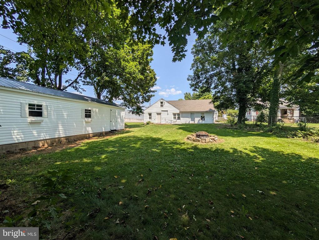 1122 LAUREL AVE, Camp Hill, PA 17011